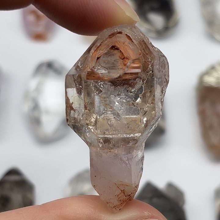 水晶未镶嵌颈饰巴基斯坦红泥闪灵钻