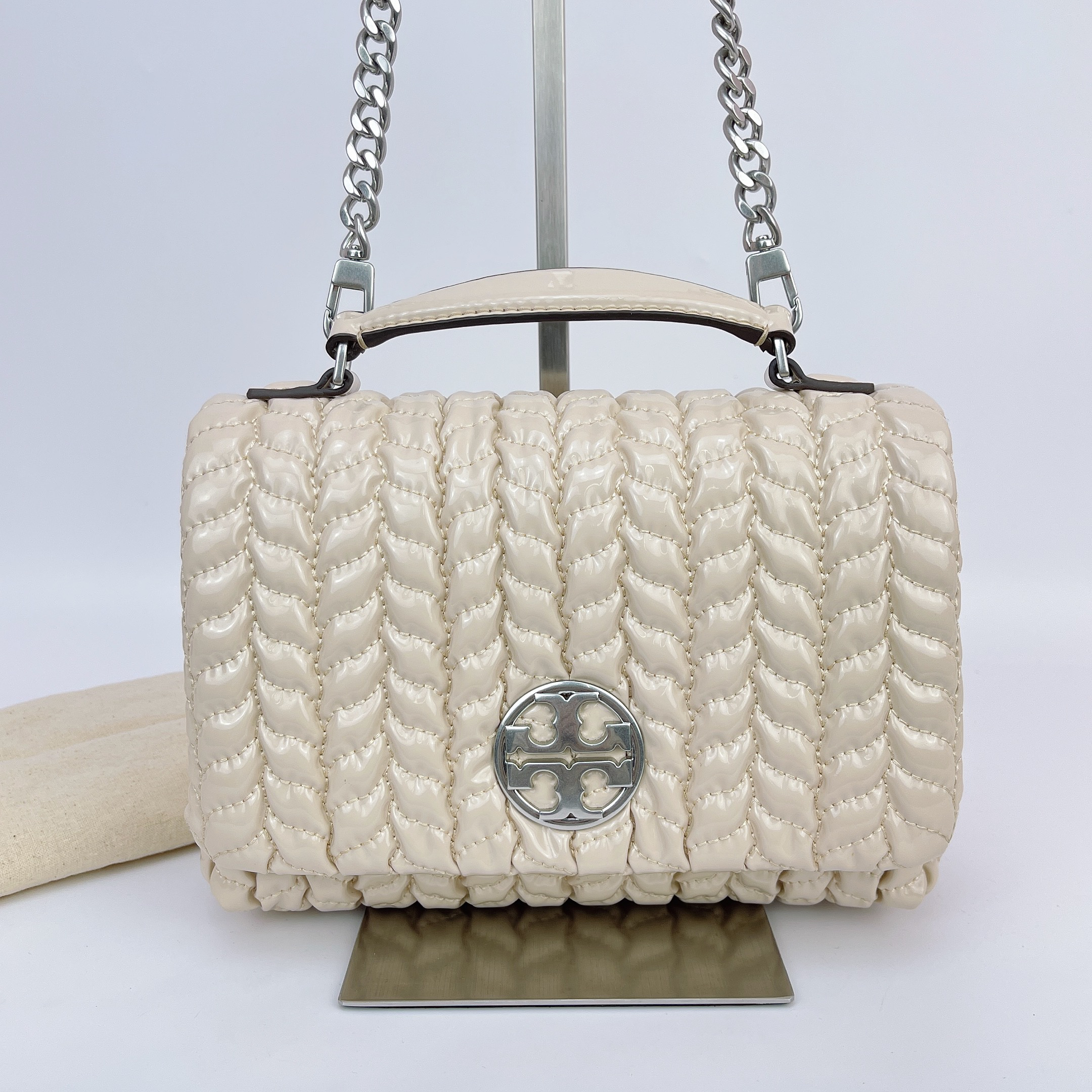 95新 TORY BURCH/汤丽柏琦 汤丽柏琦 米色链条斜挎包底长21 N219