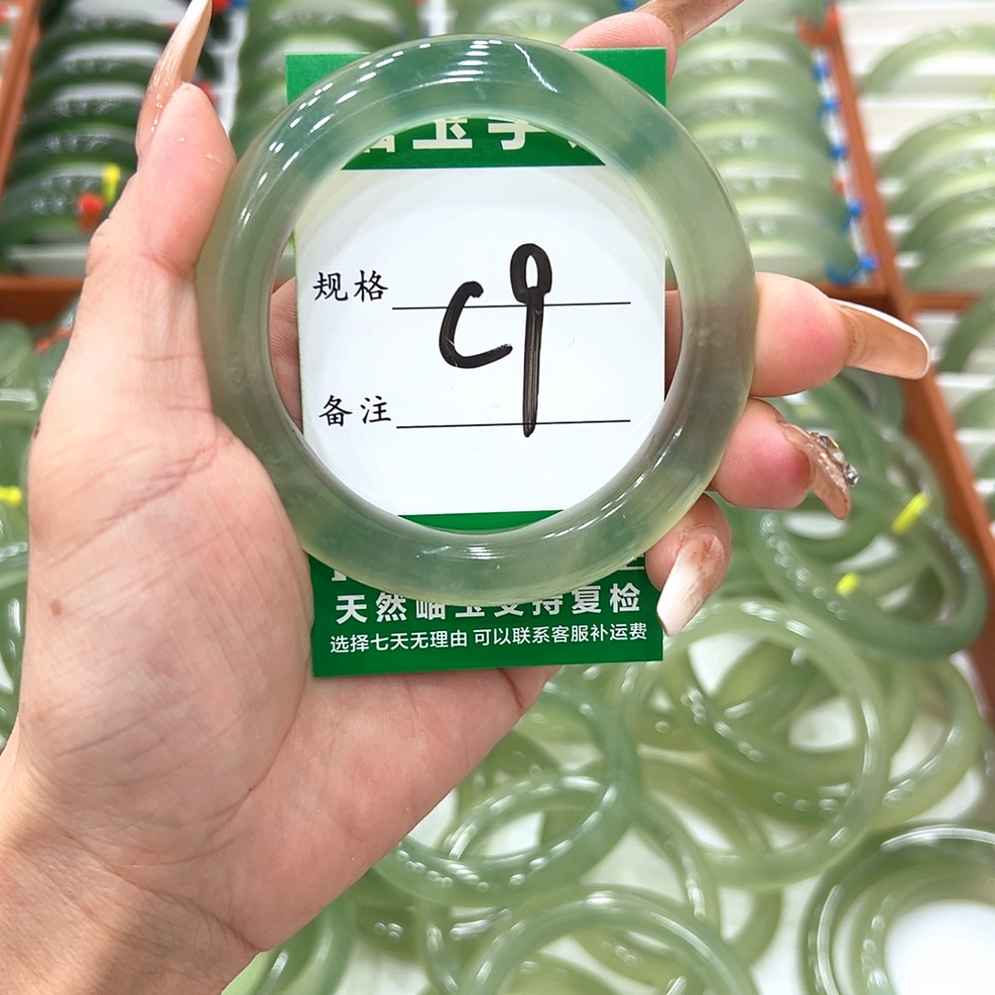 孟***莎蛇纹石玉未镶嵌手镯