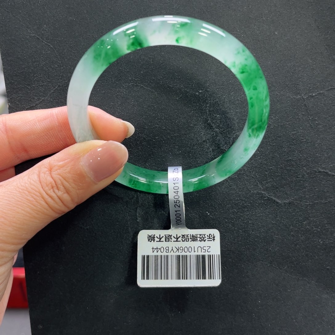 金***师石英质玉（非洲翠）未镶嵌手镯➕小玥54