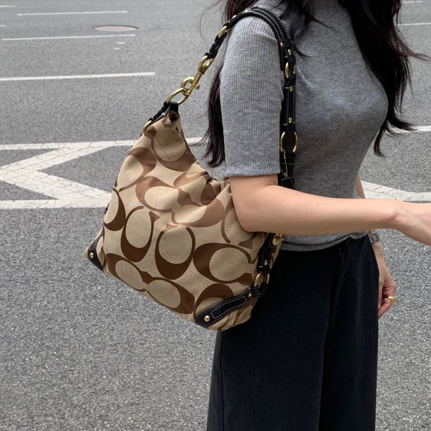 99新 COACH/蔻驰 coach棕色老花帆布大号元宝包托特包斜挎包hd