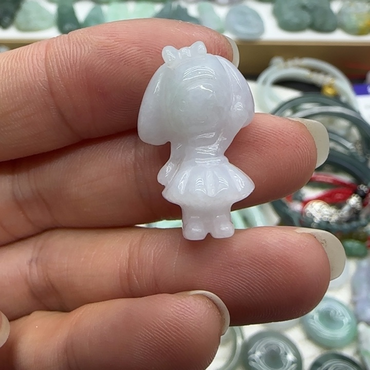 翡翠未镶嵌手链女孩