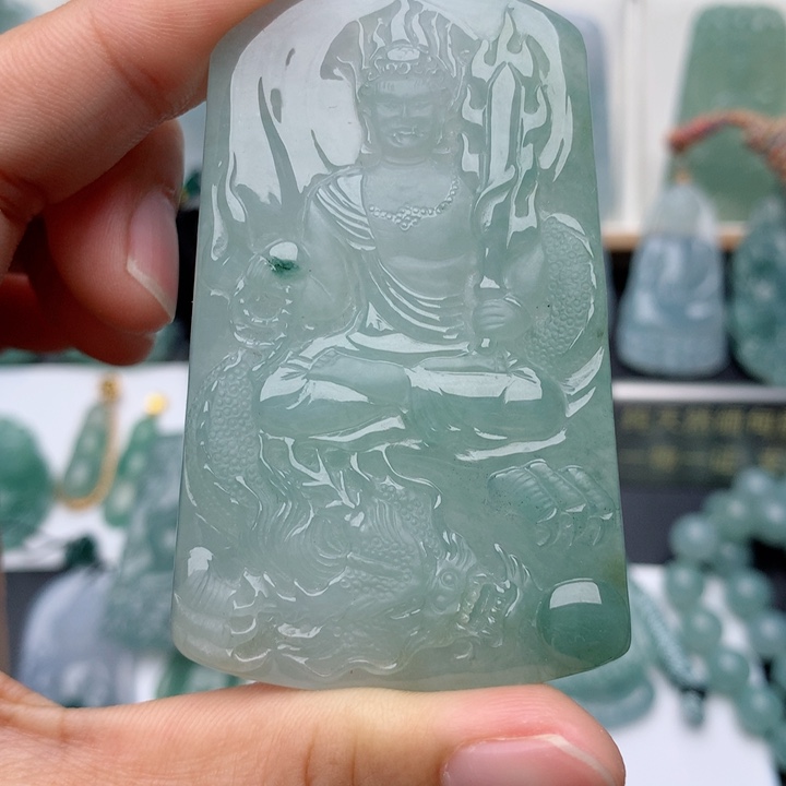 梦***想翡翠未镶嵌颈饰不动