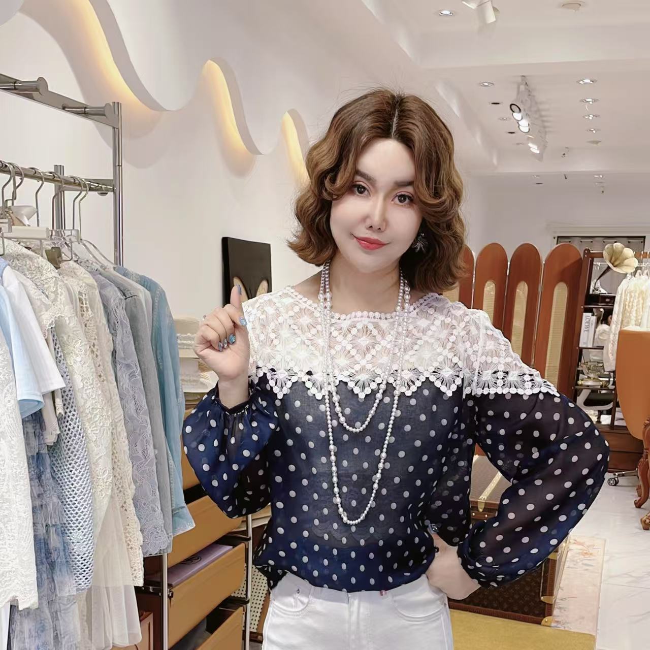 闺蜜精品032724【遇见四月】镂空拼接波点衫