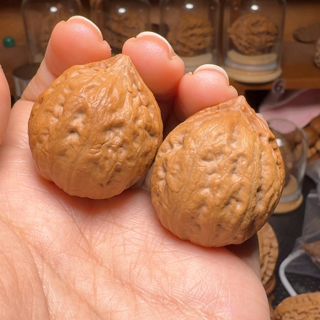 文玩核桃把件金锭子