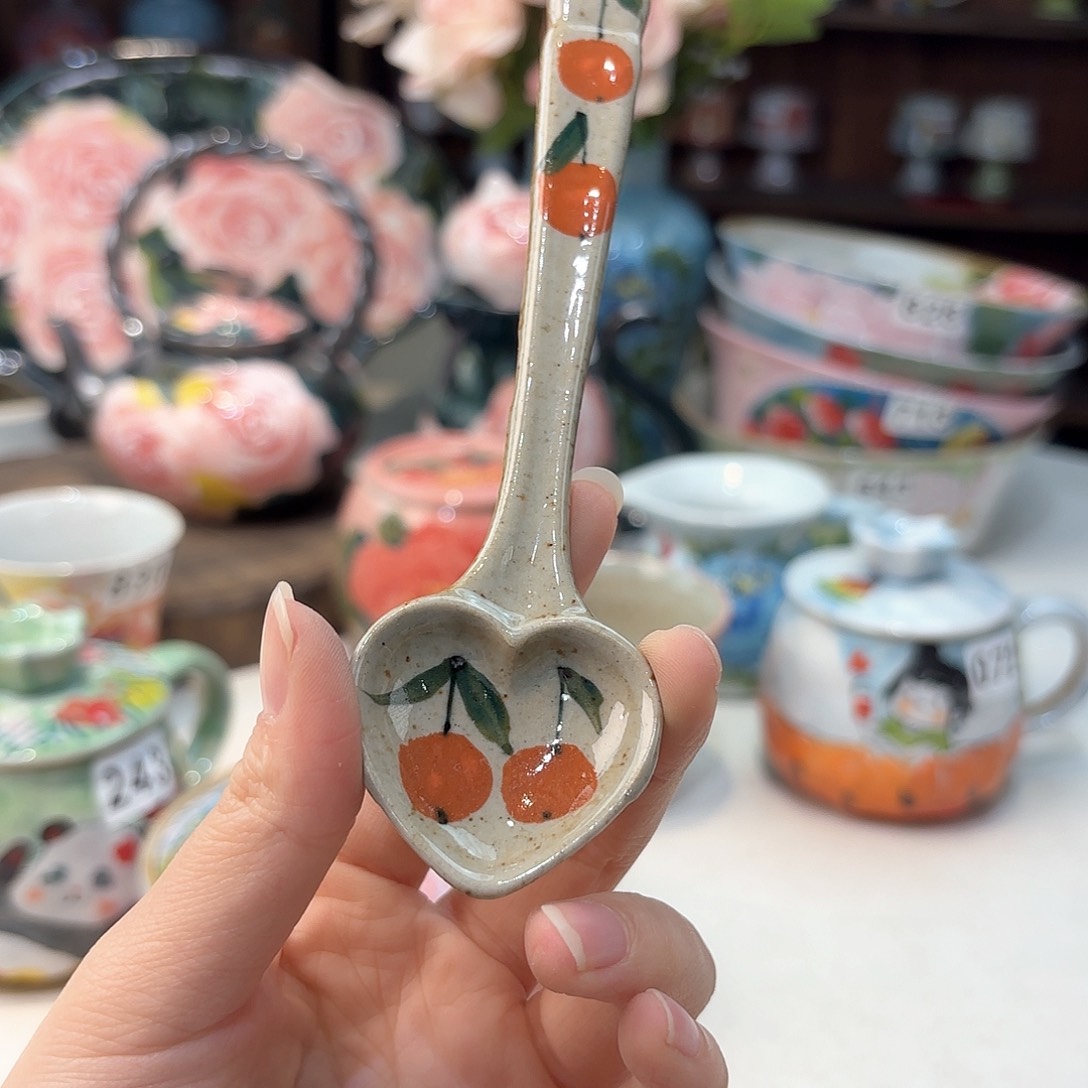 瓷片兔兔好可爱呀