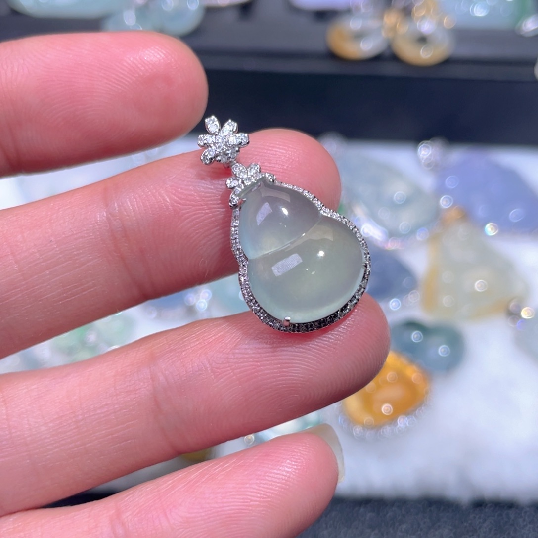 颈饰18K金镶嵌翡翠翡翠