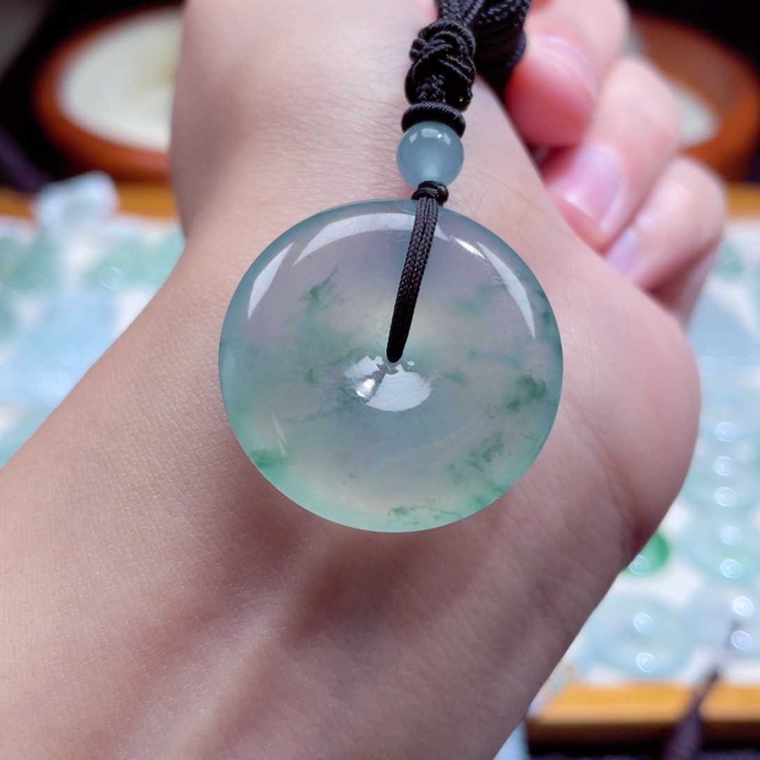 翡翠颈饰未镶嵌扣子