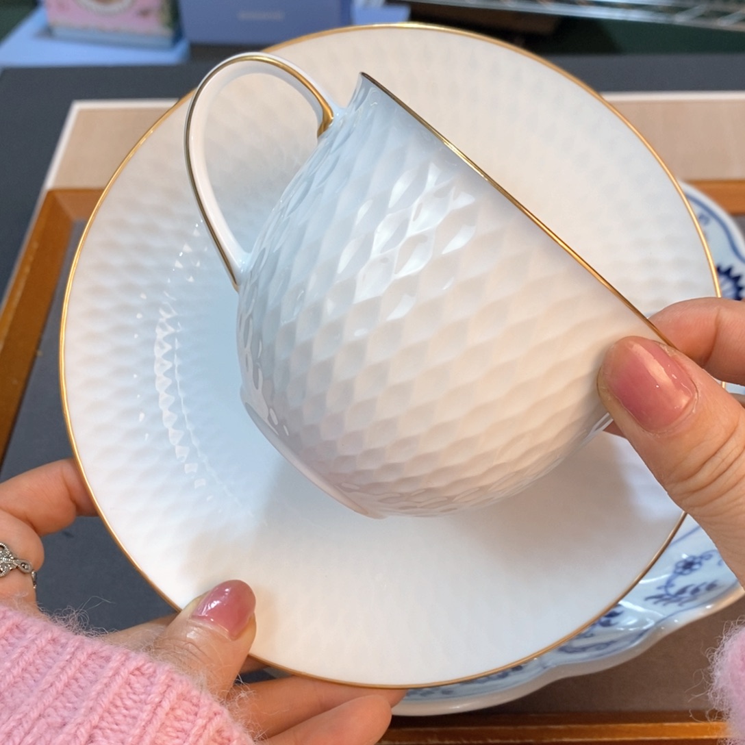 瓷器过哈哈哈哈哈哈哈