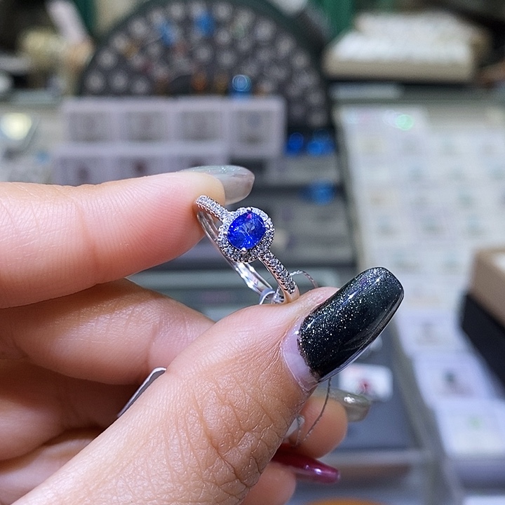 蓝宝石戒指银S925镶嵌天然蓝宝石戒指