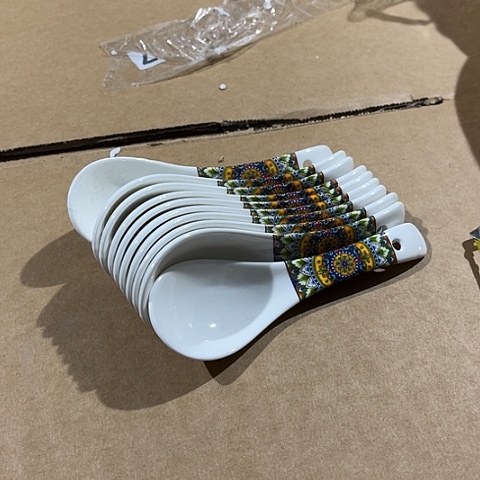 微瑕，不能明火，13.5厘米勺12个