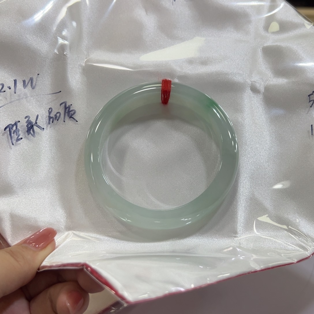 哈***_未镶嵌手镯翡翠手镯