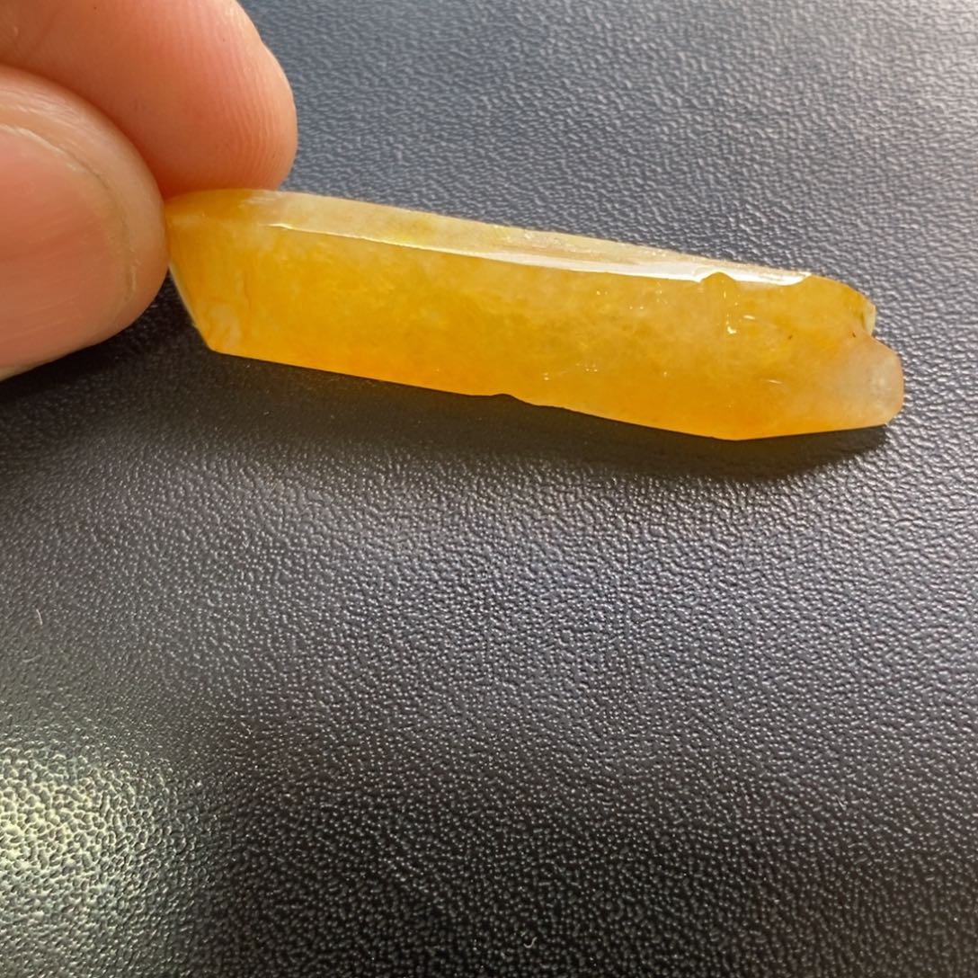 定制翡翠未镶嵌冰黄翡吊坠料