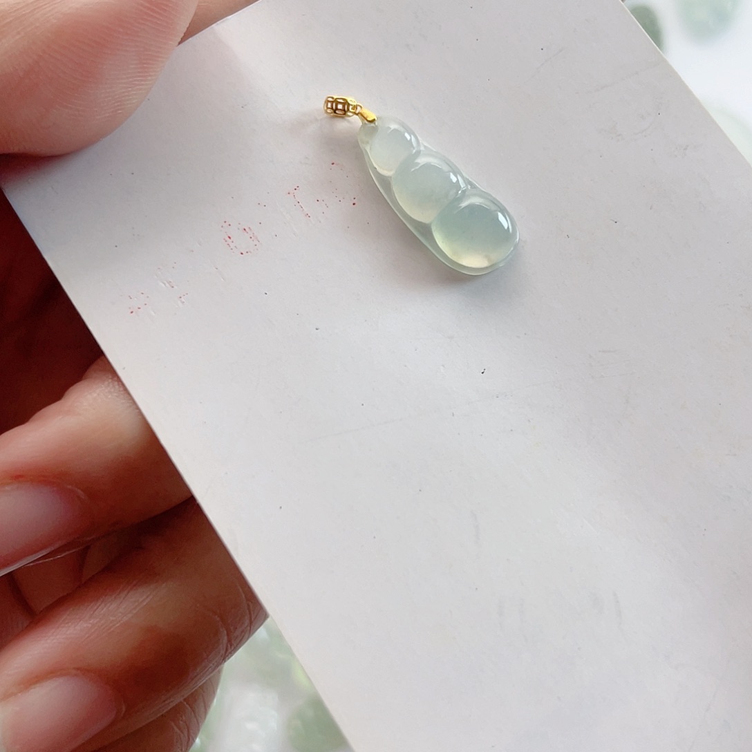 翡翠颈饰未镶嵌冰豆子