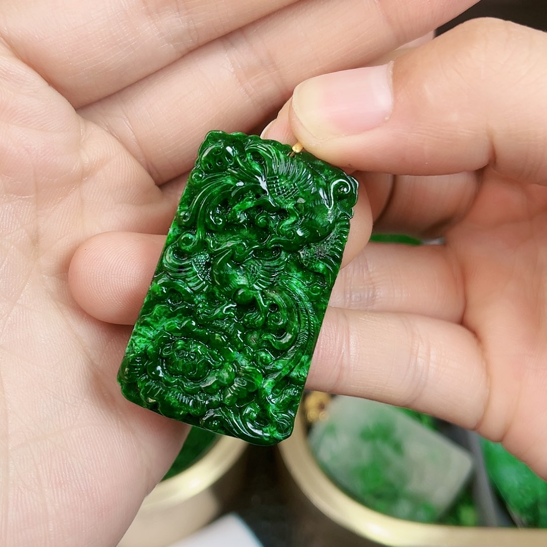 翡翠颈饰18K金镶嵌吊坠