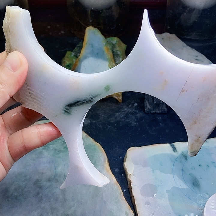 翡翠未镶嵌颈饰毛料6