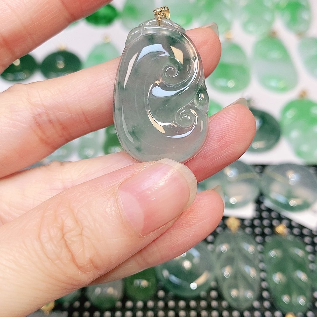 翡翠吊坠(不含链)18K金镶嵌