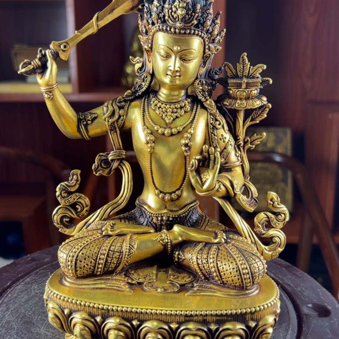 向*葵佛像的造型和造型