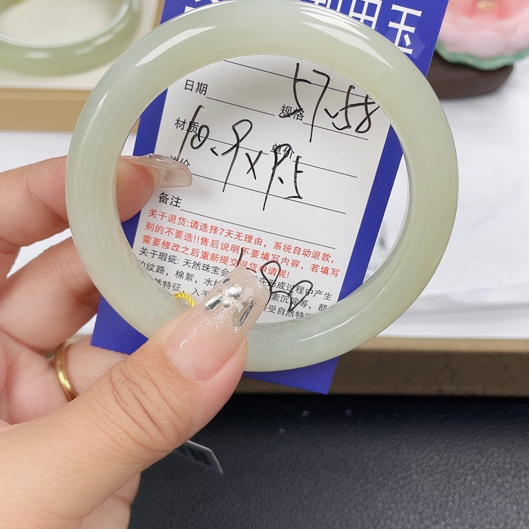 和田玉未镶嵌手镯