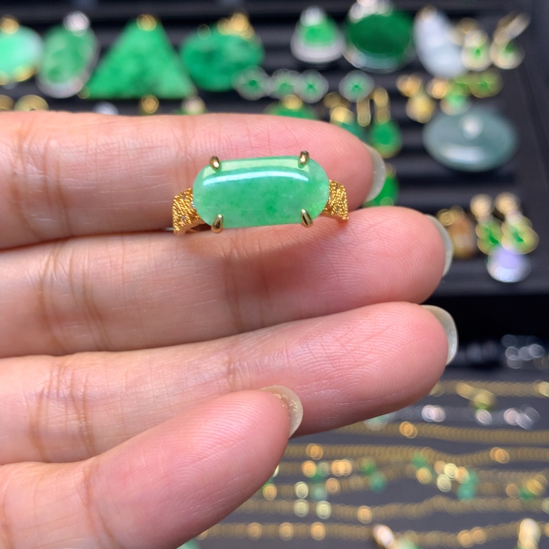 疯***头翡翠未镶嵌颈饰有纹裂