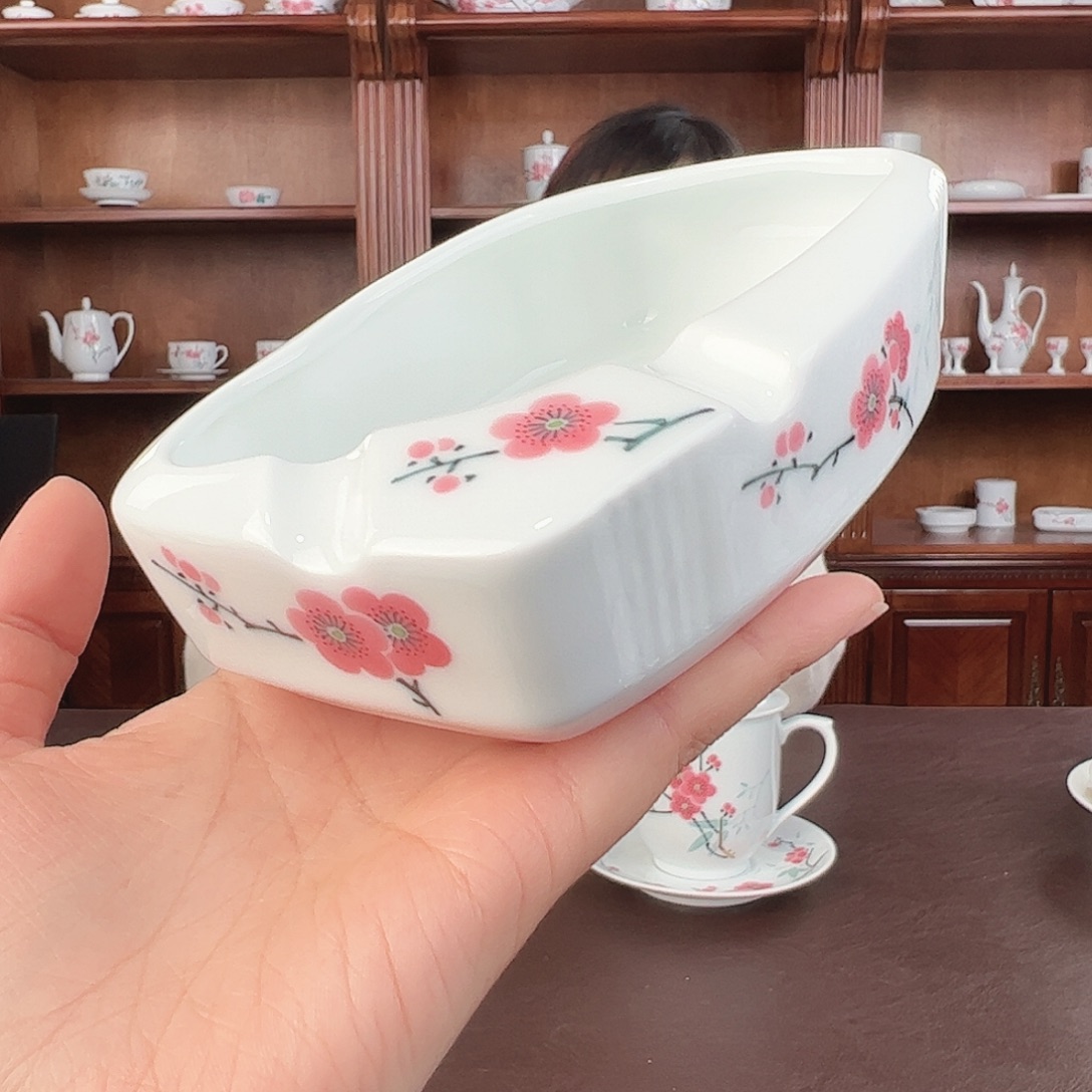 瓷纪念版 红梅方烟缸，微瑕