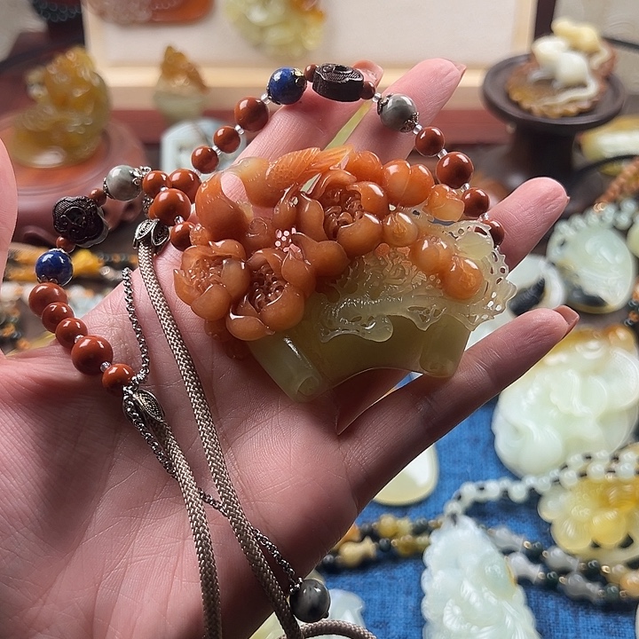 呀***镇蛇纹石玉合金颈饰