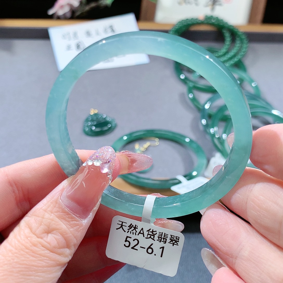 翡翠手镯（圆镯）未镶嵌