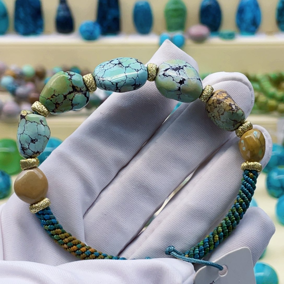 绿松石颈饰未镶嵌