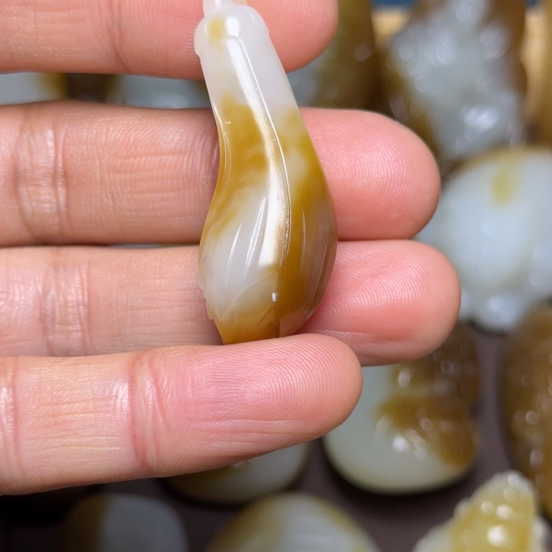 和田玉（糖玉）未镶嵌颈饰