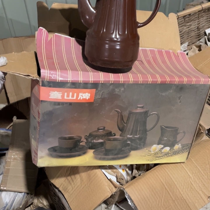 摆件陶瓷盘子碗砂锅都有