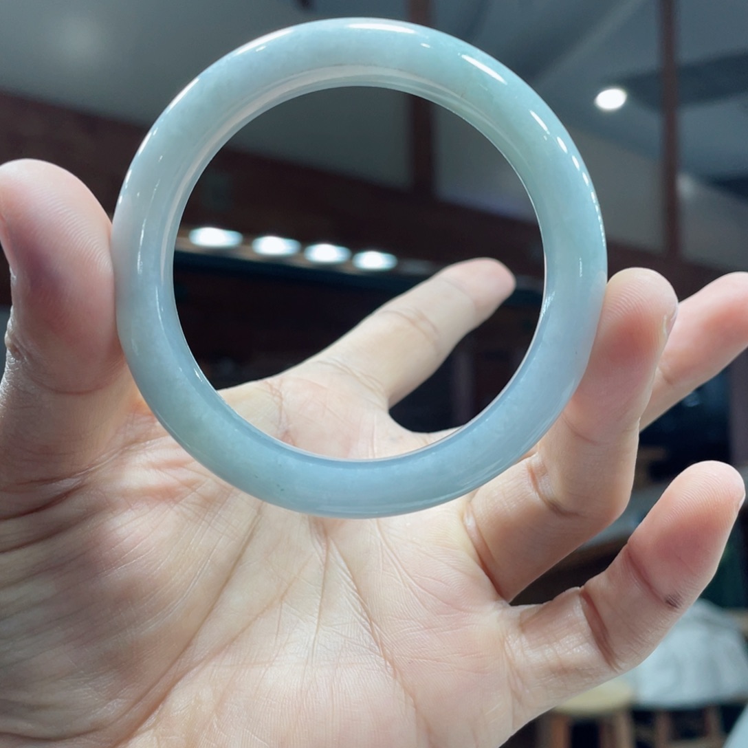 翡翠手镯未镶嵌?**彭买断