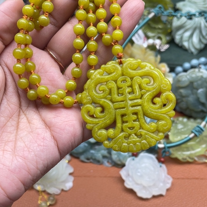 蛇纹石玉吊坠合金