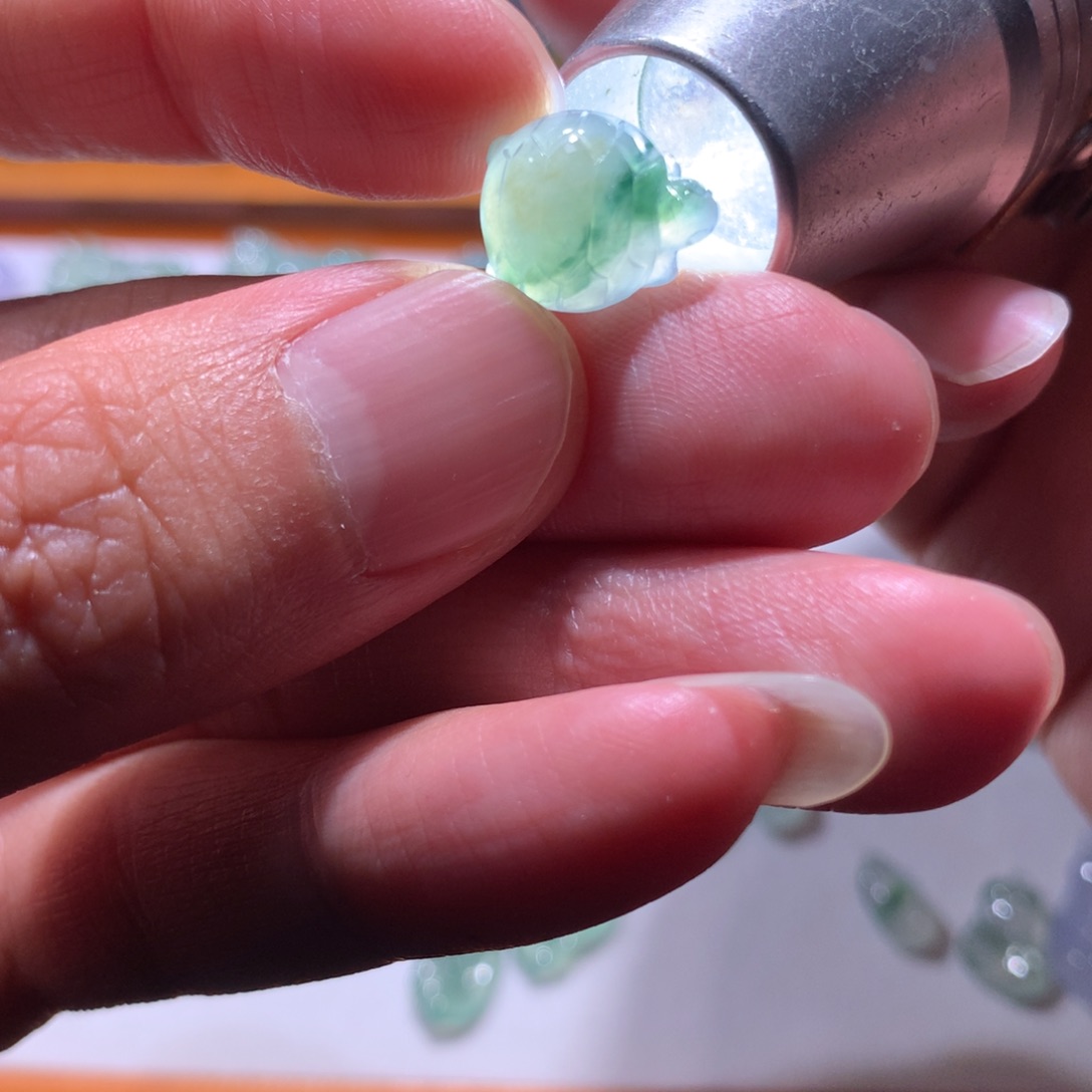 翡翠未镶嵌颈饰乌龟