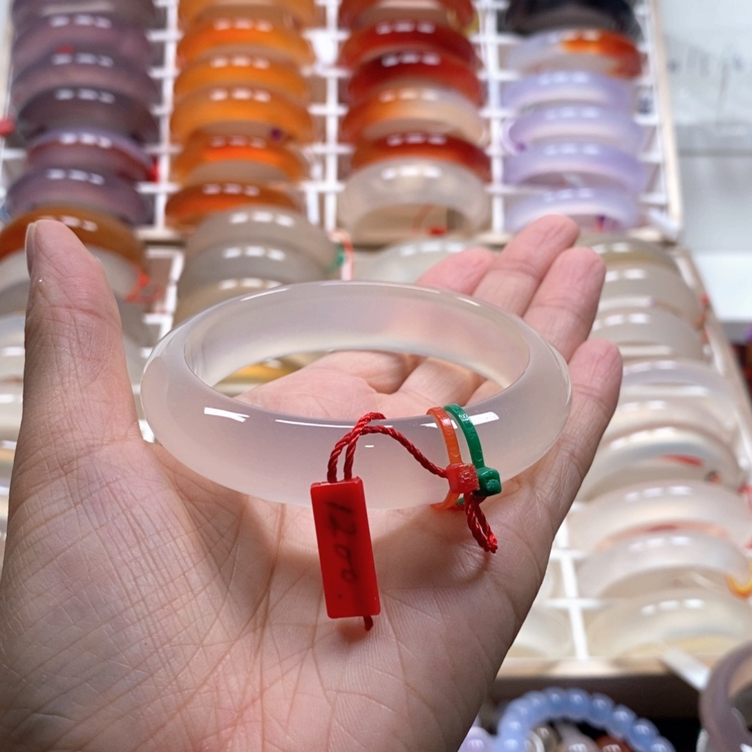 奶****玛瑙/玉髓手镯未镶嵌龙鳞天然纹雾正常沙