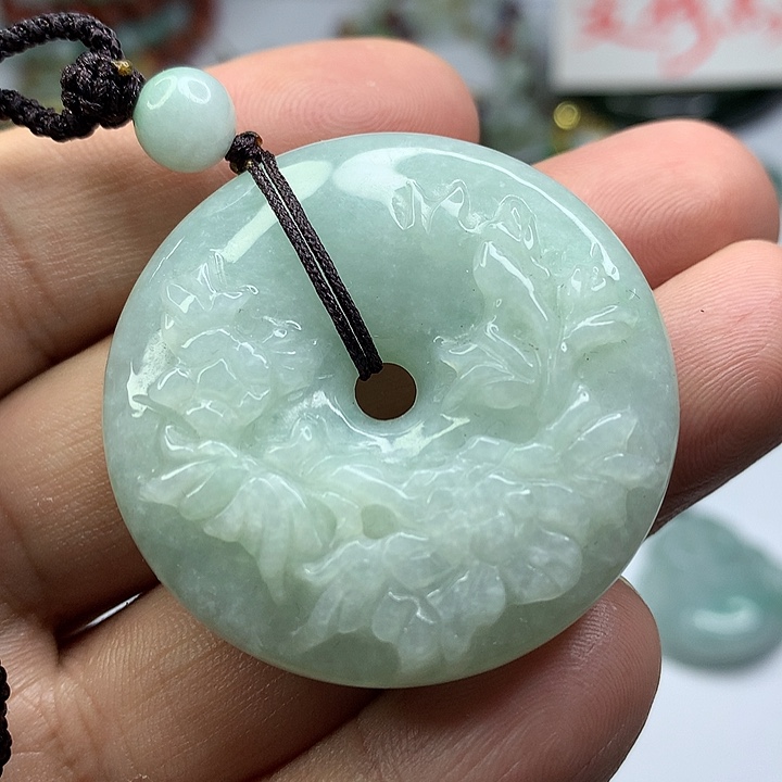 翡翠未镶嵌吊坠(赠链)