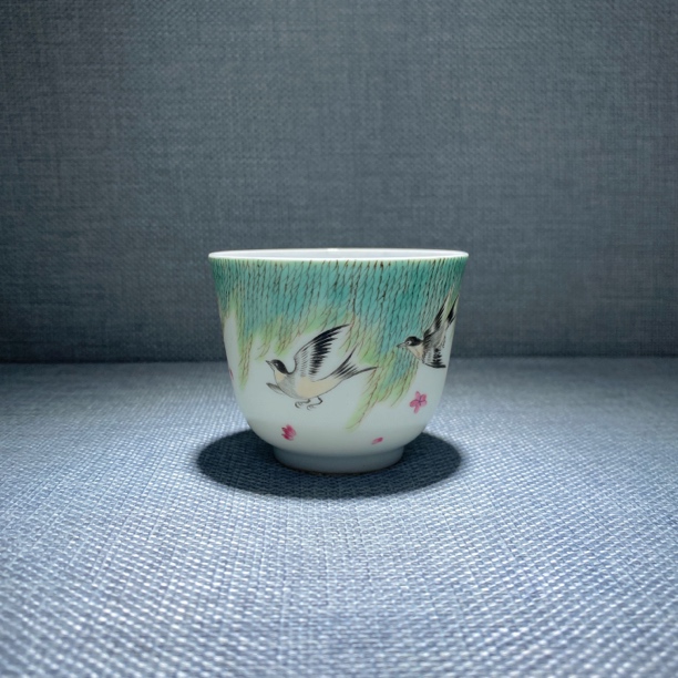 粉彩细路主人杯茶碗