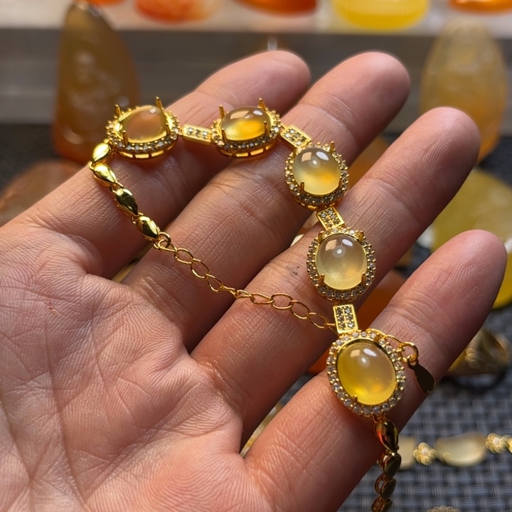 向***葵石英质玉未镶嵌旦面