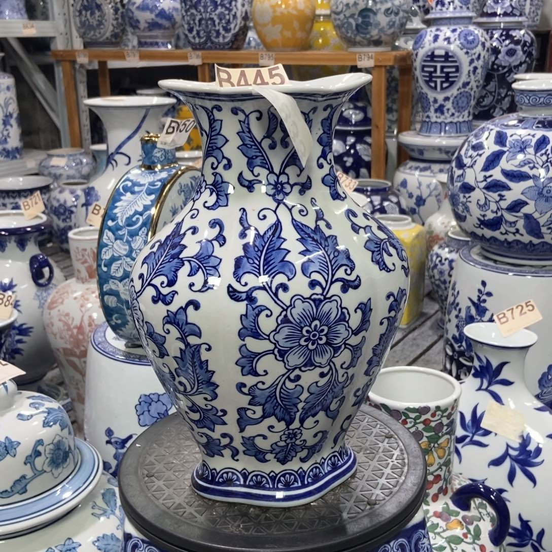 摆件花瓶手绘釉下彩