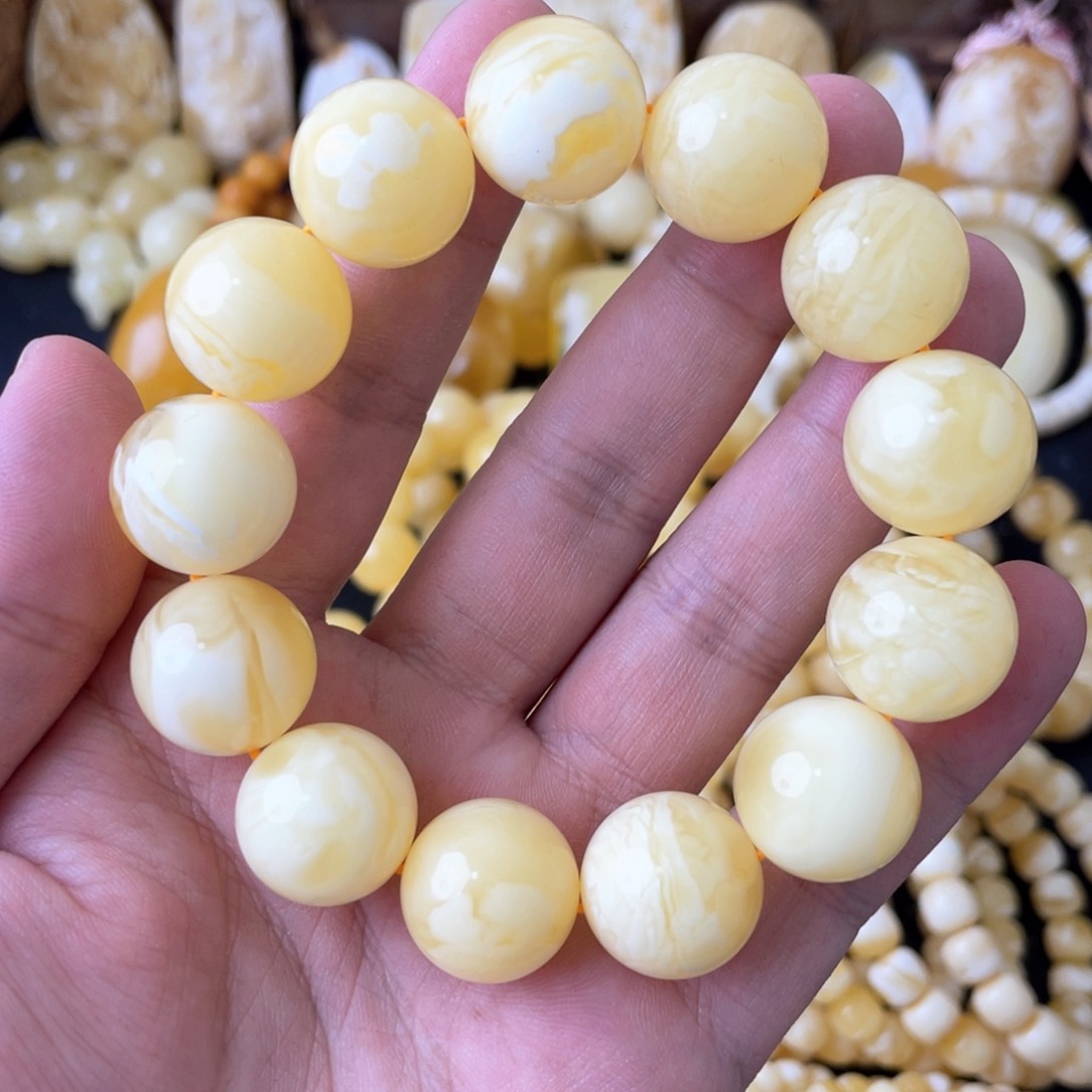 琥珀手串未镶嵌17+俄白妖花圆珠手串