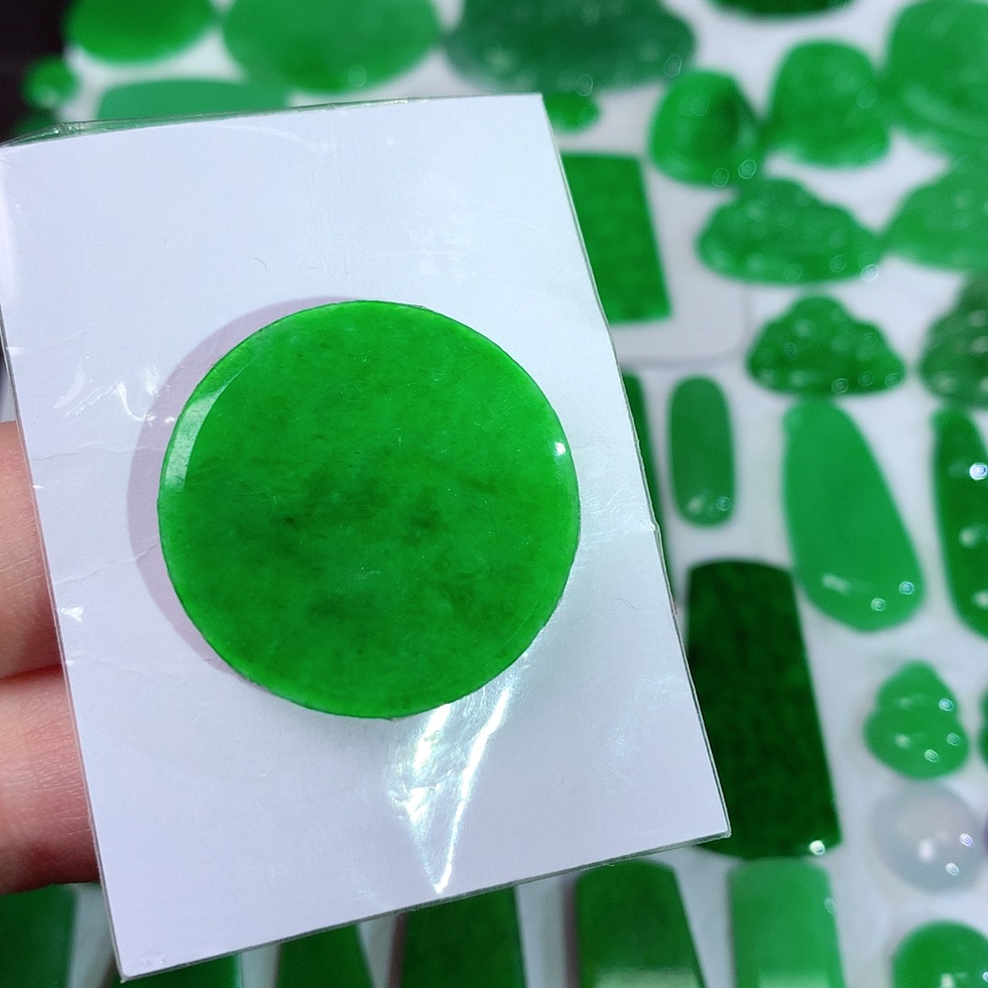 翡翠颈饰未镶嵌天然翡翠