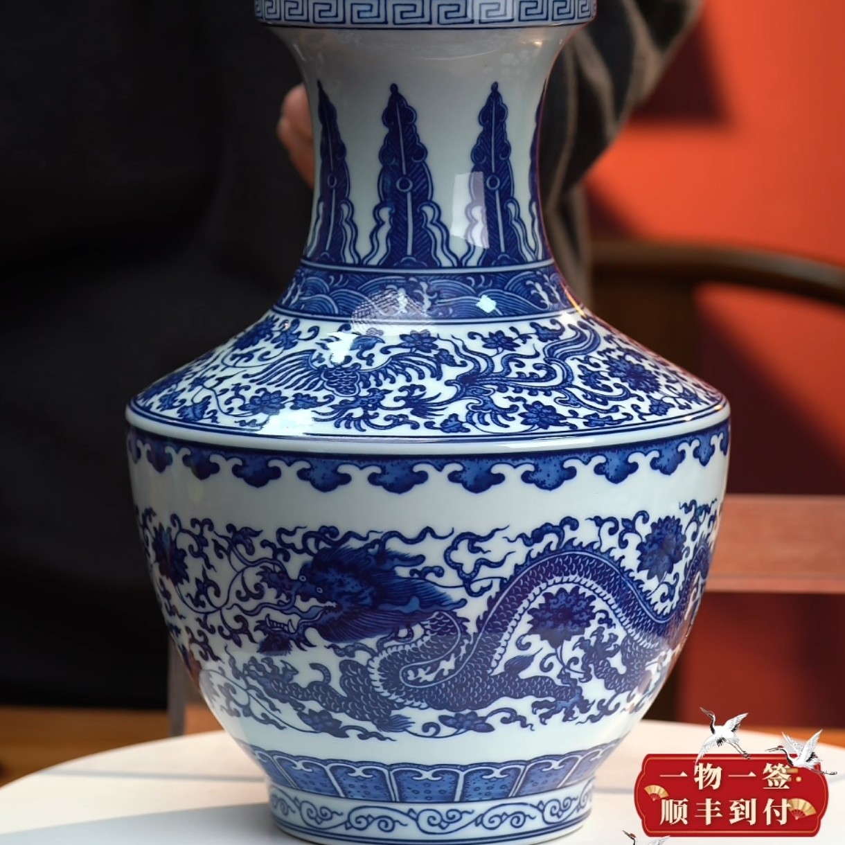 青花龙穿花纹盖碗尊