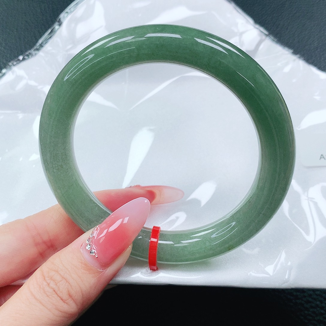 翡翠手镯未镶嵌57圈