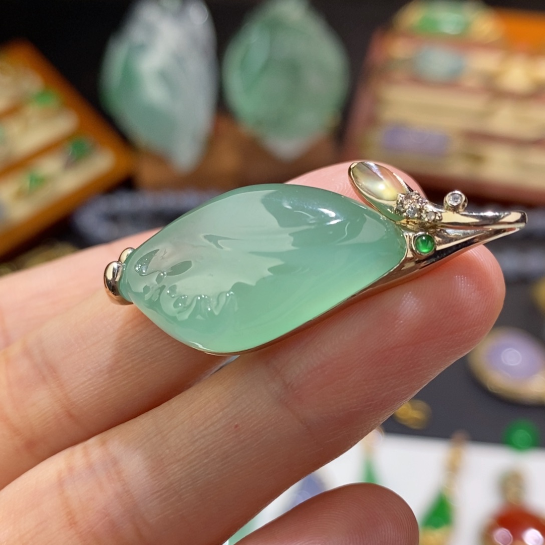 翡翠颈饰18K金镶嵌清韵