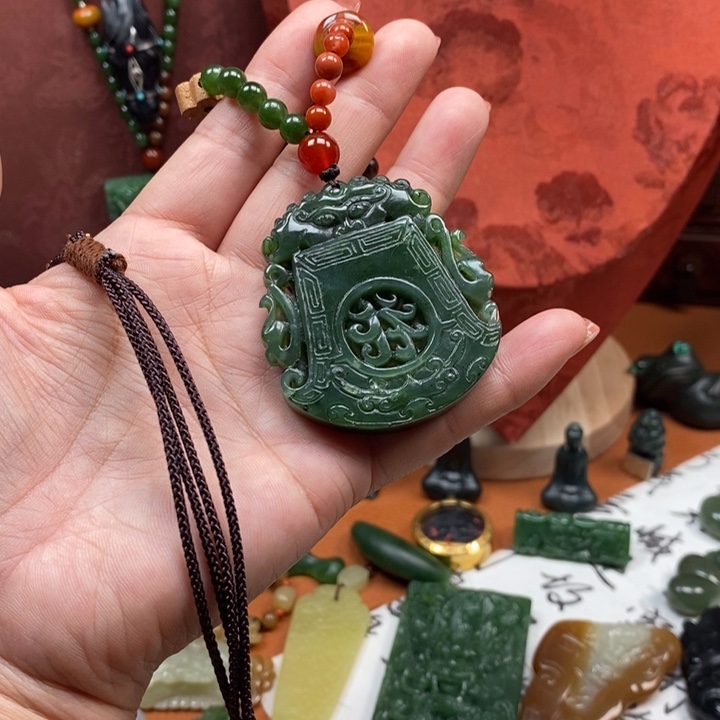 颈饰未镶嵌和田玉