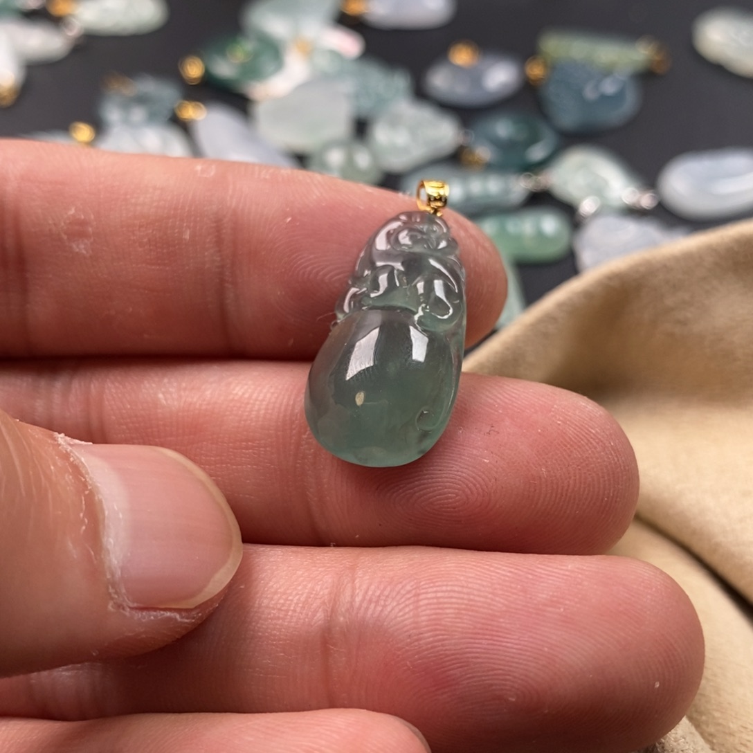 颈饰18K金镶嵌翡翠