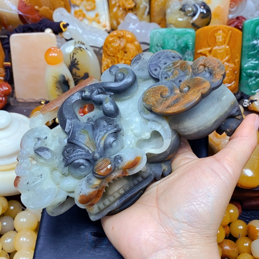 石英质玉（黄龙玉）颈饰未镶嵌