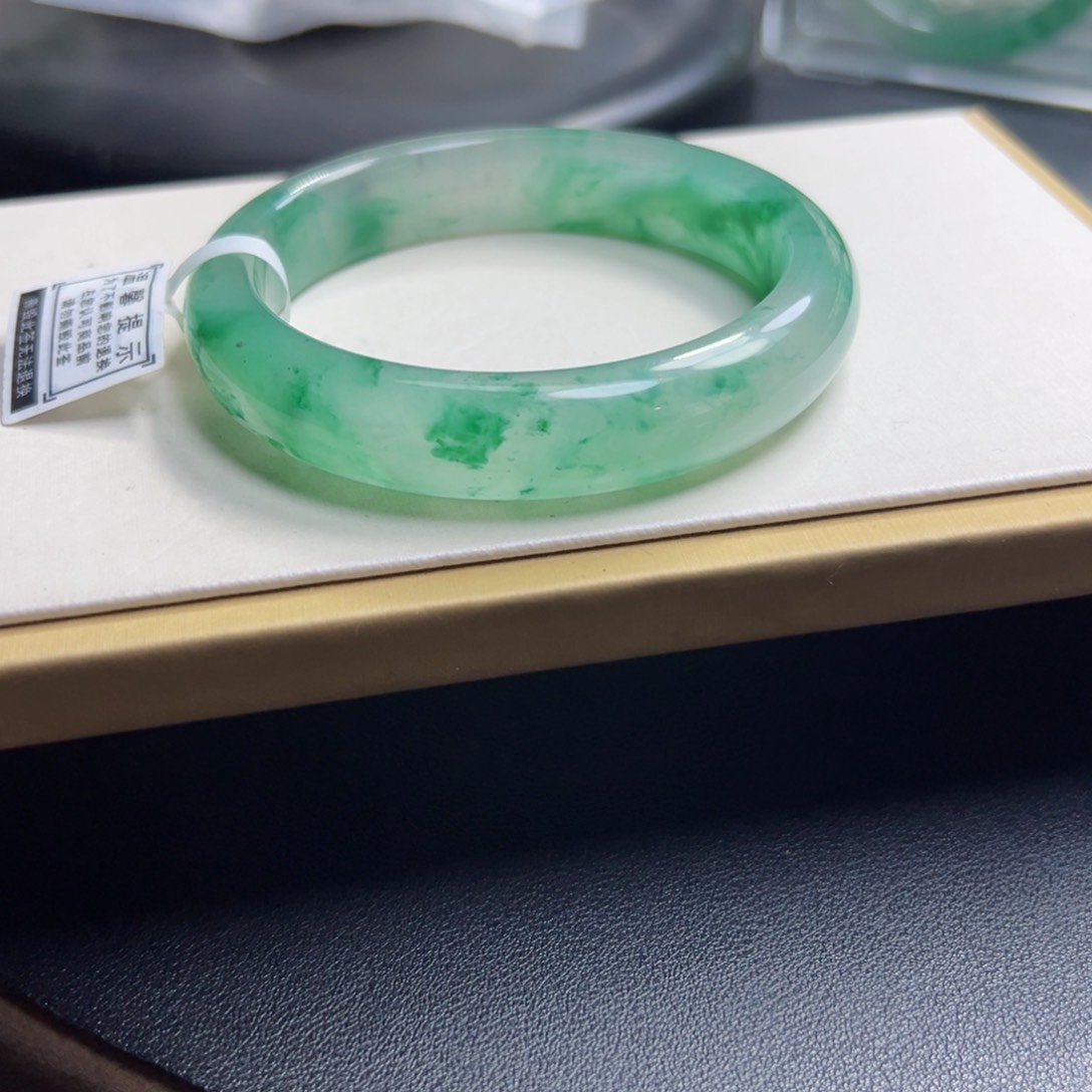 石英质玉手镯未镶嵌60.61