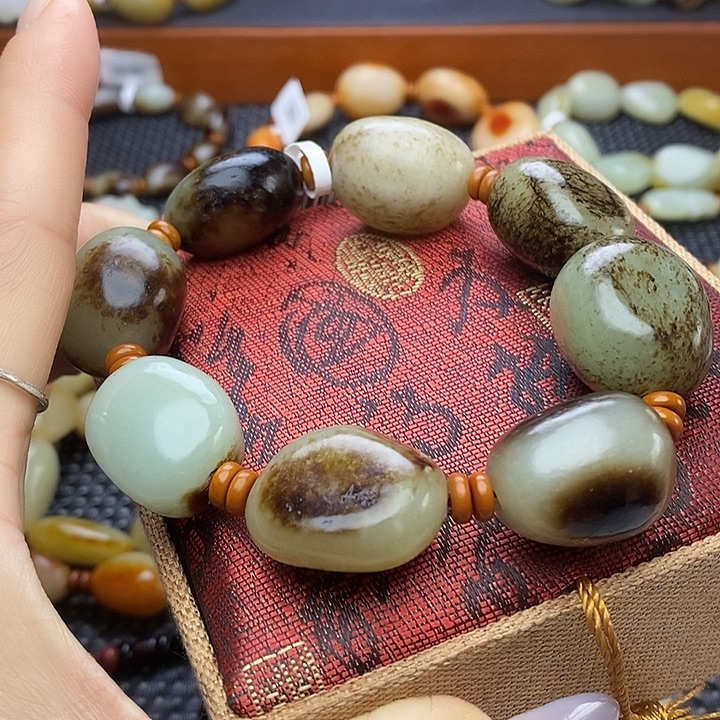 王***康和田玉未镶嵌手链