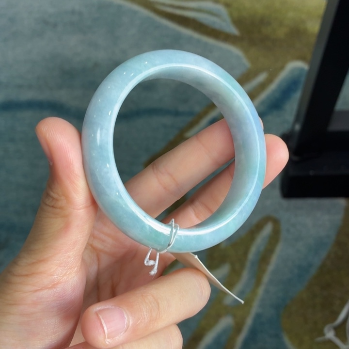 翡翠手镯未镶嵌翡翠手镯