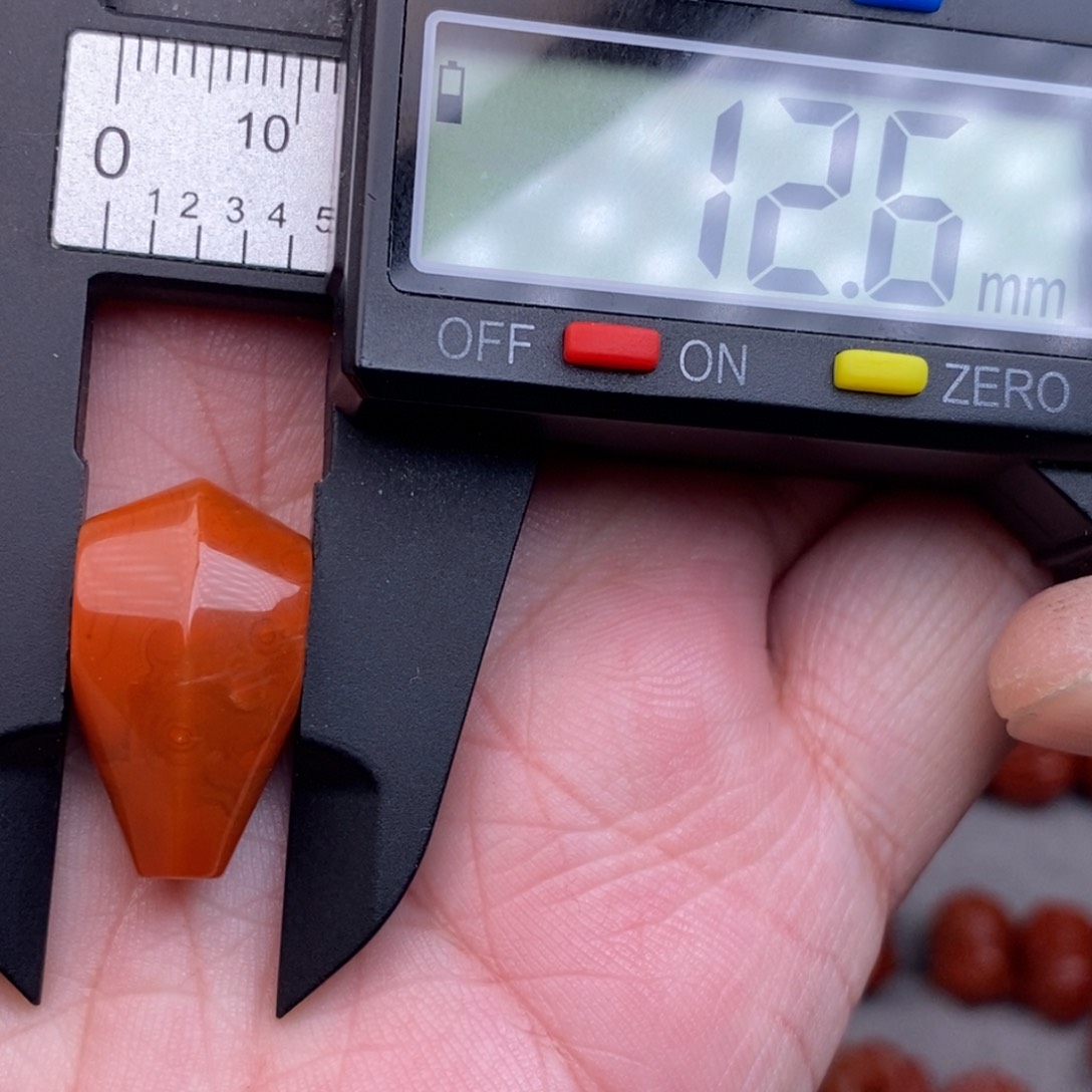 南红玛瑙配饰未镶嵌迈***步有瑕疵